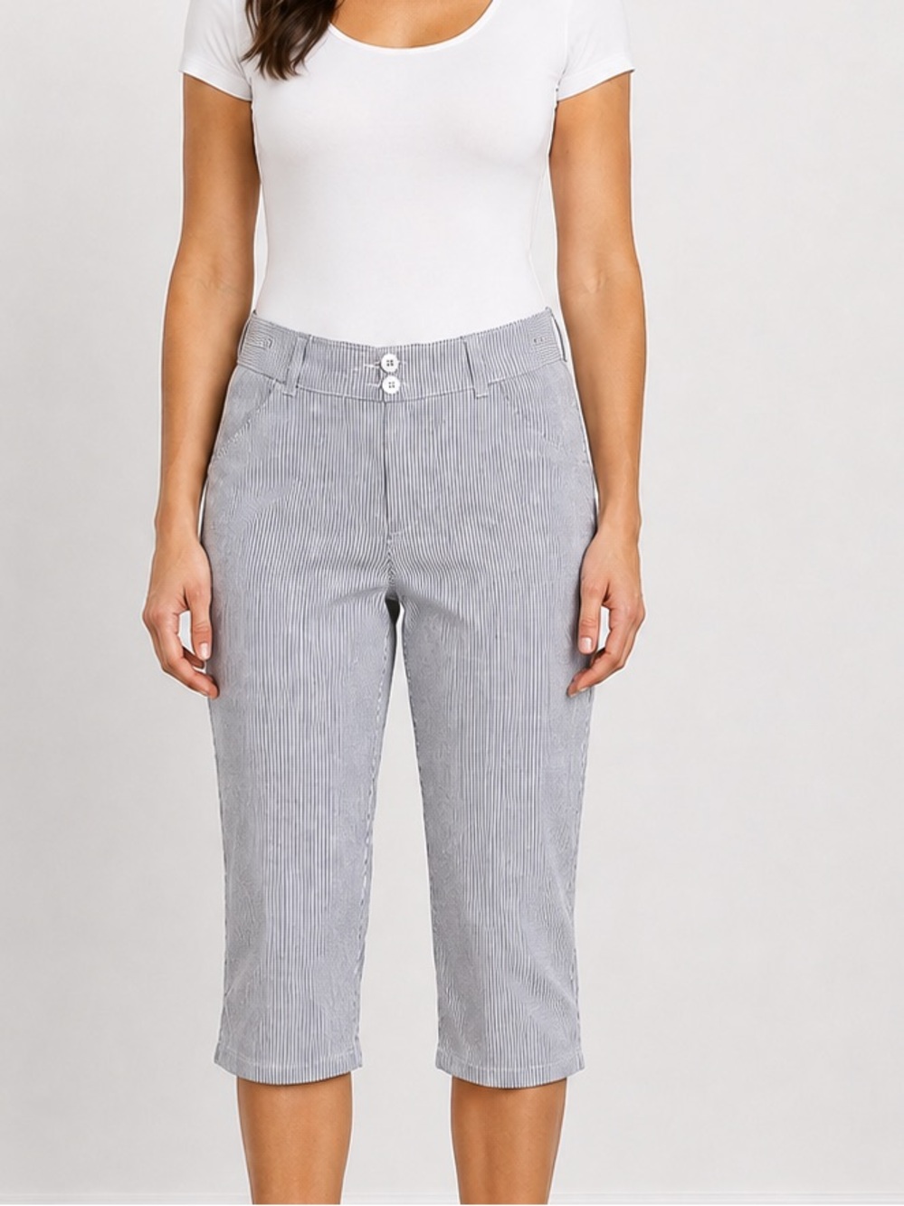 Karen Scott Women’s Size 8 Navy White Striped Stretch Capri Pants
